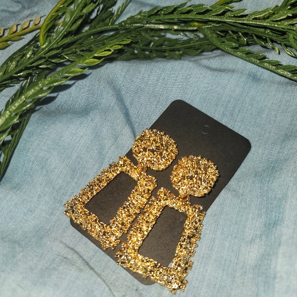 EARRINGS!!! - Picture 1 of 2